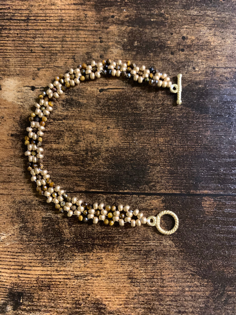 #122 Gold Toned Daisy Chain beaded bracelet
